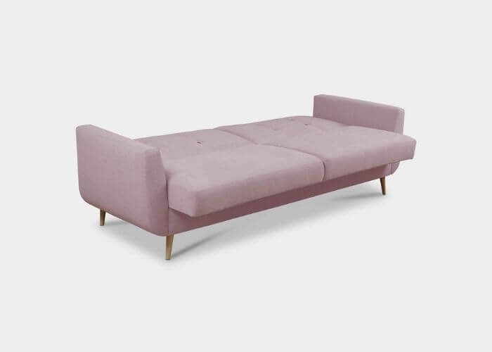 różowa sofa w pokoju