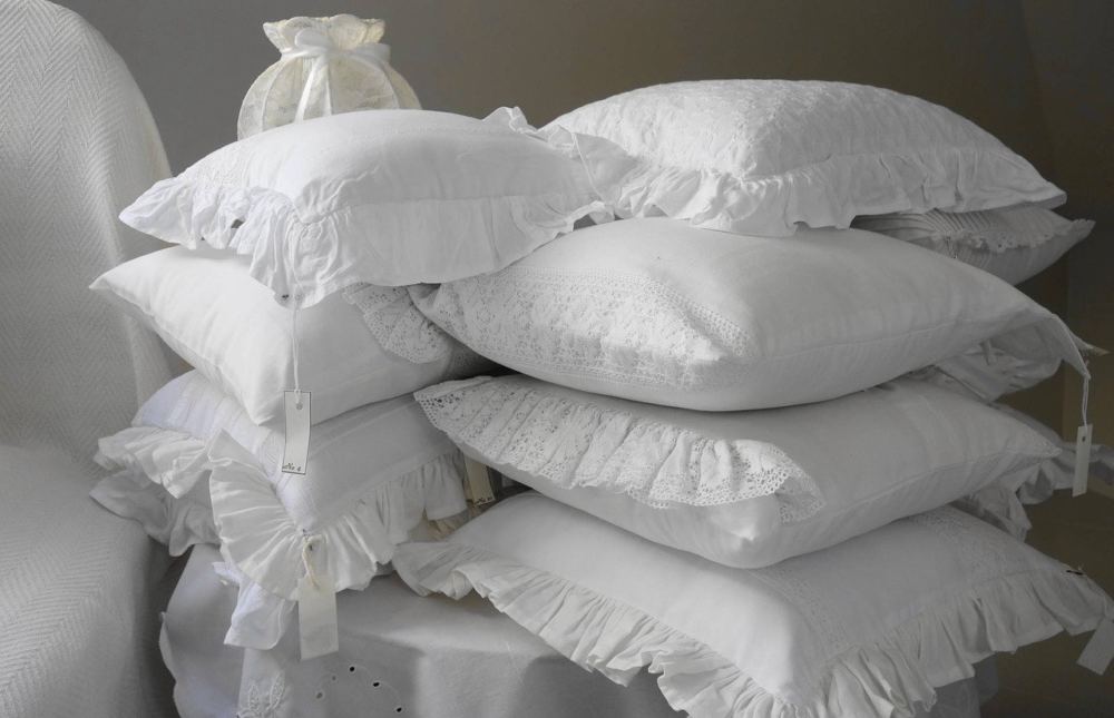Jak wybrać najlepsze poduszki z pierza i jak je czyścić?