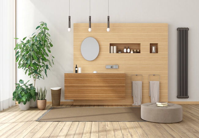 łazienka z drewnianymi meblami