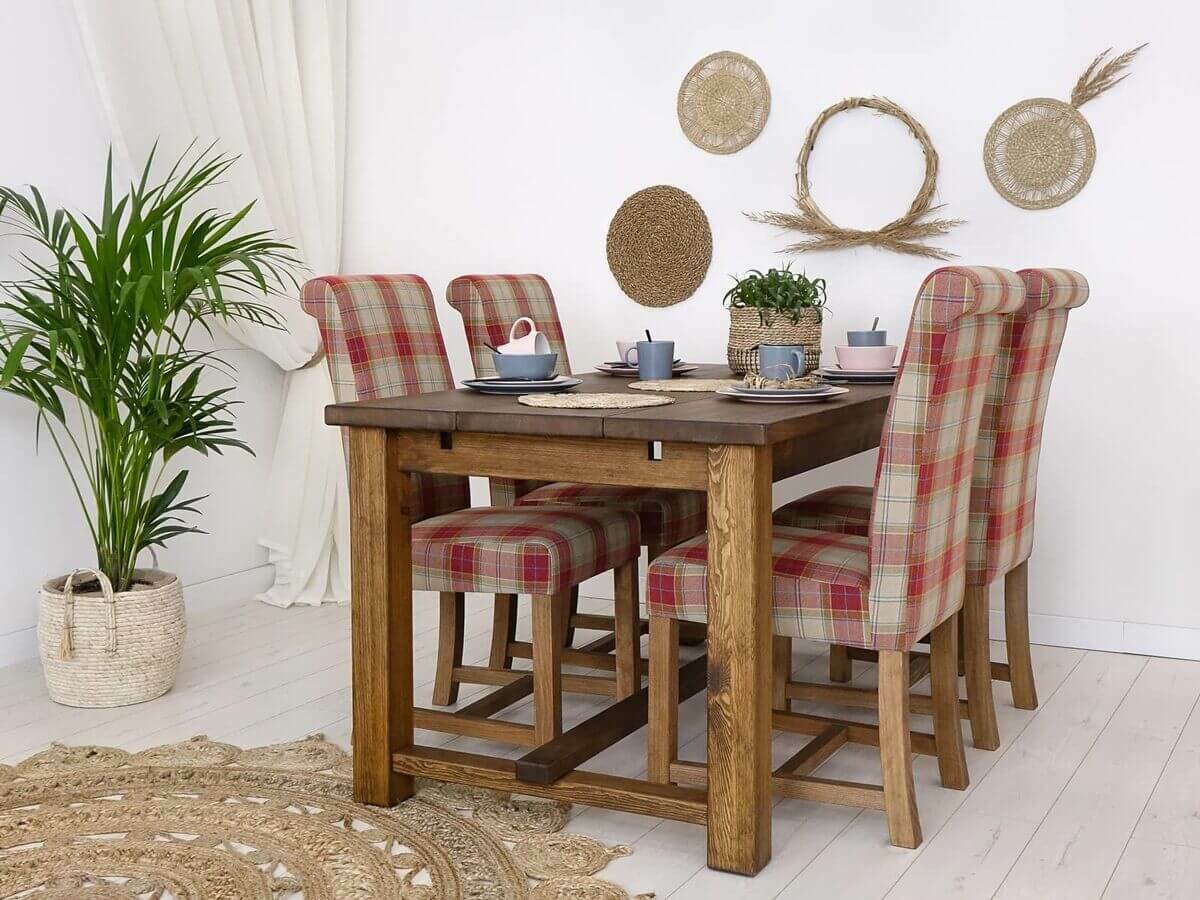 Czy warto zakupić stół z drewna?