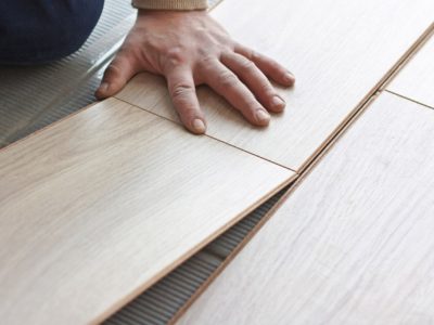układanie paneli podłogowych